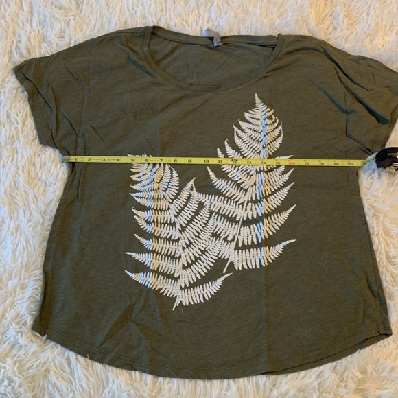 Women’s t-shirts - Picture 2 of 5